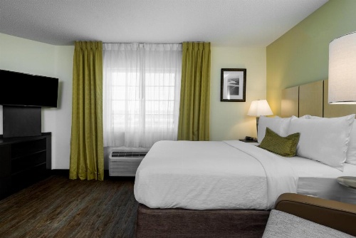 Candlewood Suites Raleigh Crabtree image 17