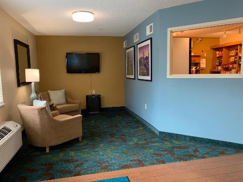Candlewood Suites Raleigh Crabtree image 2