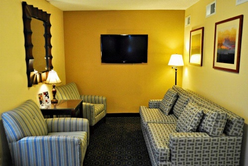 Candlewood Suites Raleigh Crabtree image 3