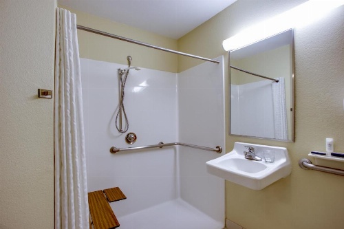 Candlewood Suites Raleigh Crabtree image 40